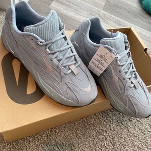 Yeezy Boost 700 V2
